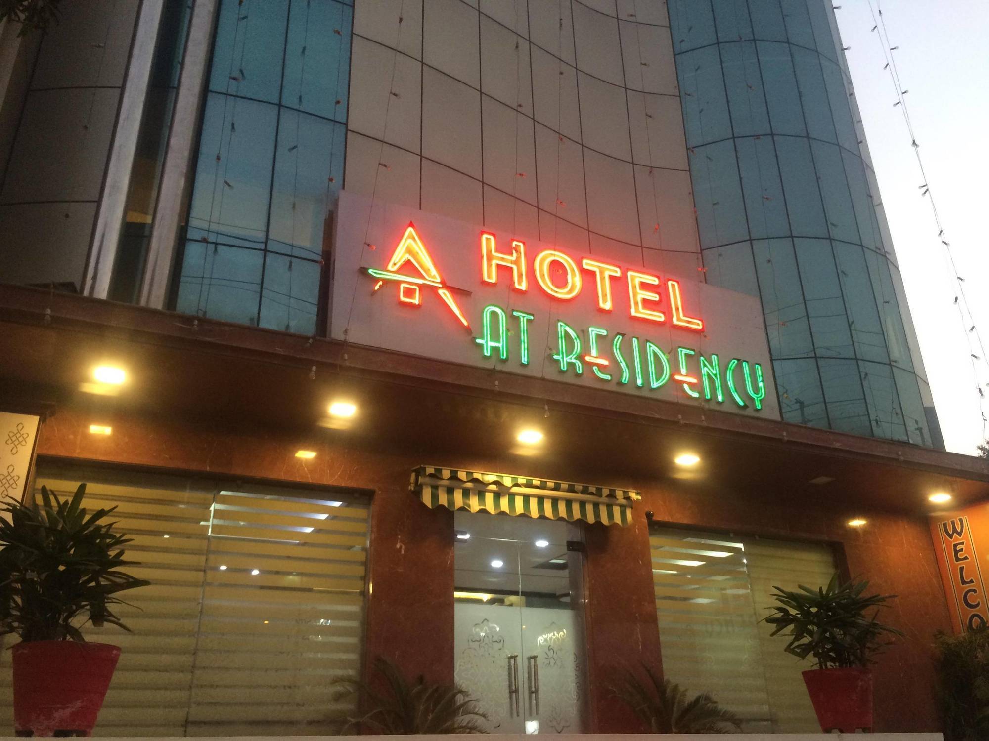 Fabhotel D75 At Residency Ghaziabad Buitenkant foto